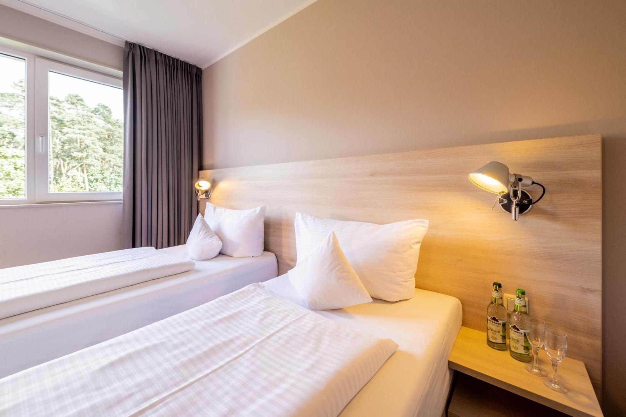 Serways Hotel Feucht Ost מראה חיצוני תמונה