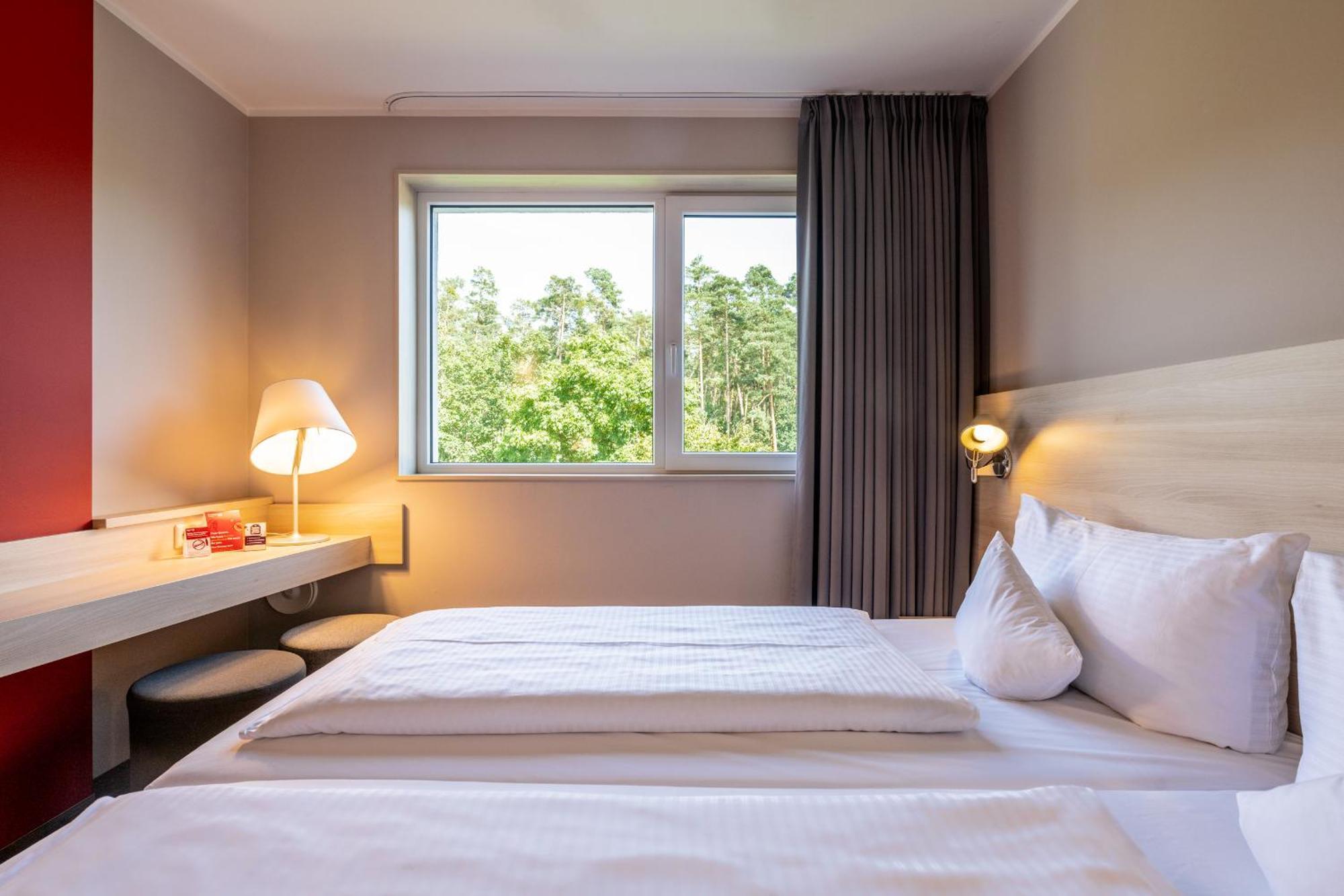 Serways Hotel Feucht Ost מראה חיצוני תמונה