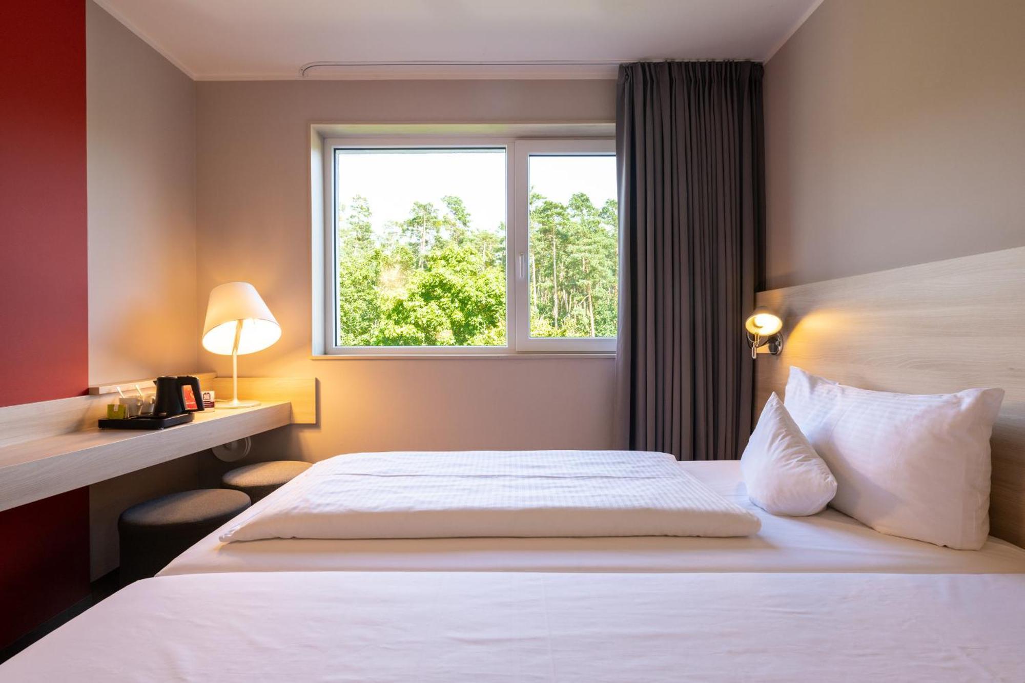 Serways Hotel Feucht Ost מראה חיצוני תמונה