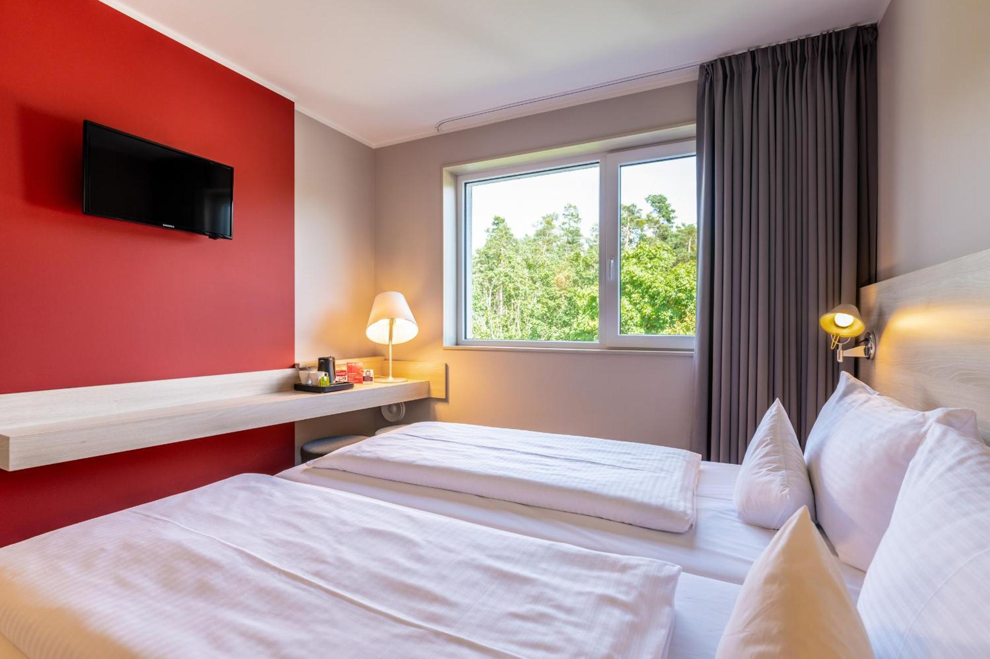 Serways Hotel Feucht Ost מראה חיצוני תמונה