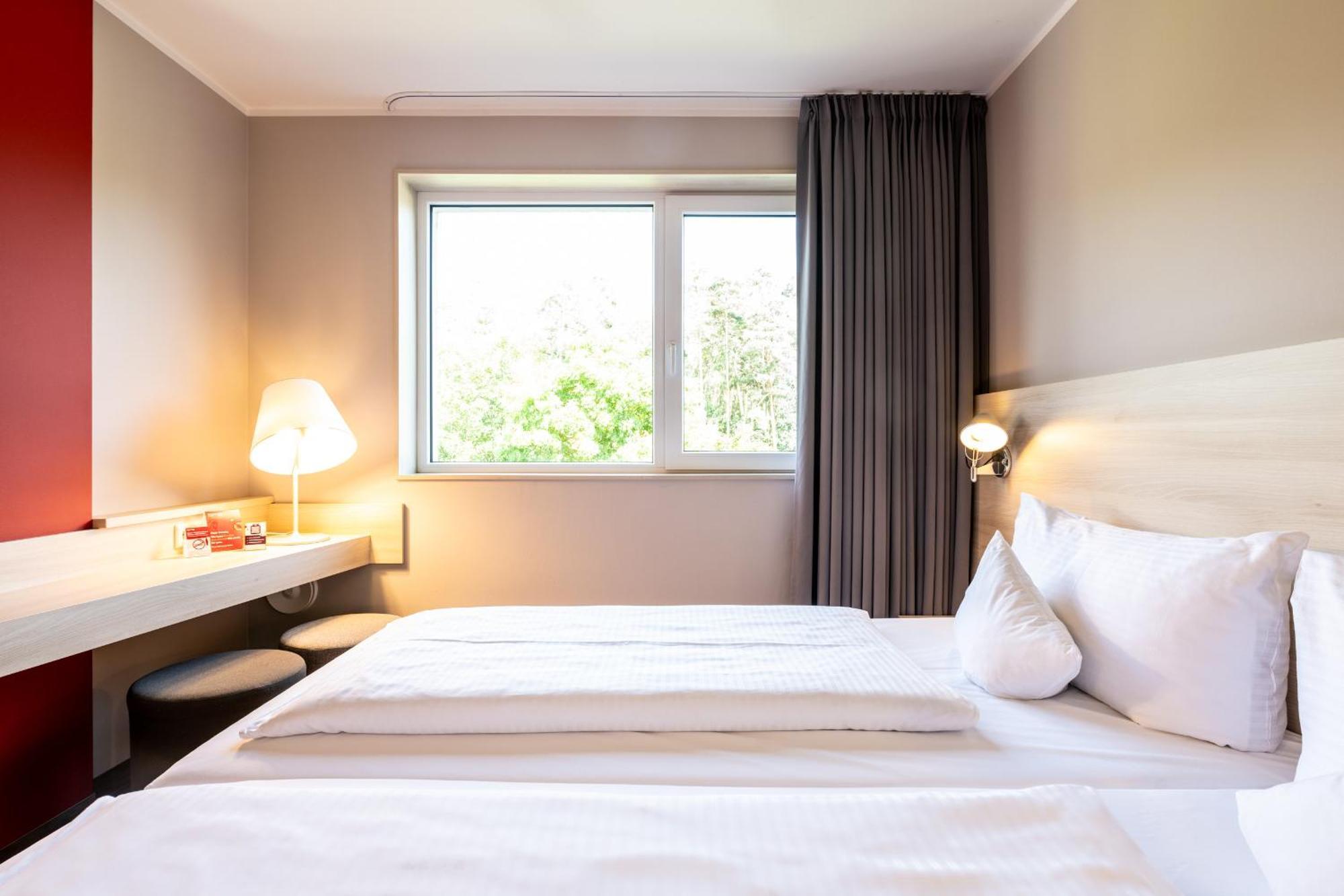 Serways Hotel Feucht Ost מראה חיצוני תמונה