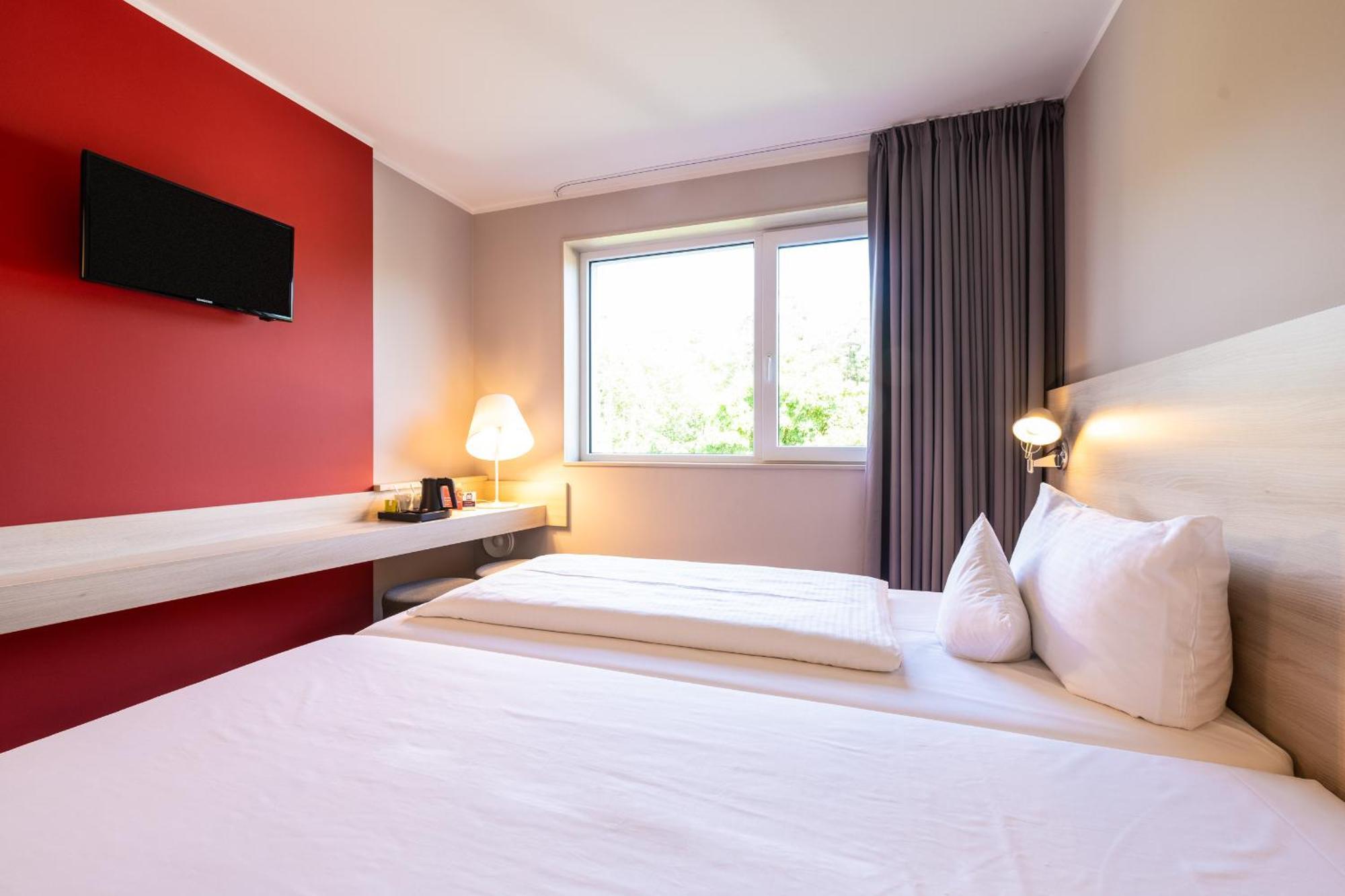 Serways Hotel Feucht Ost מראה חיצוני תמונה