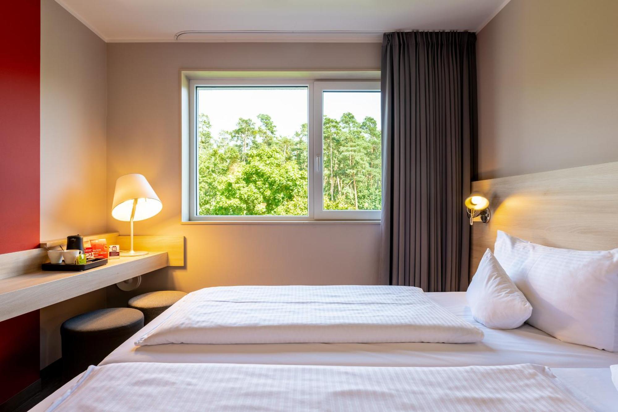 Serways Hotel Feucht Ost מראה חיצוני תמונה