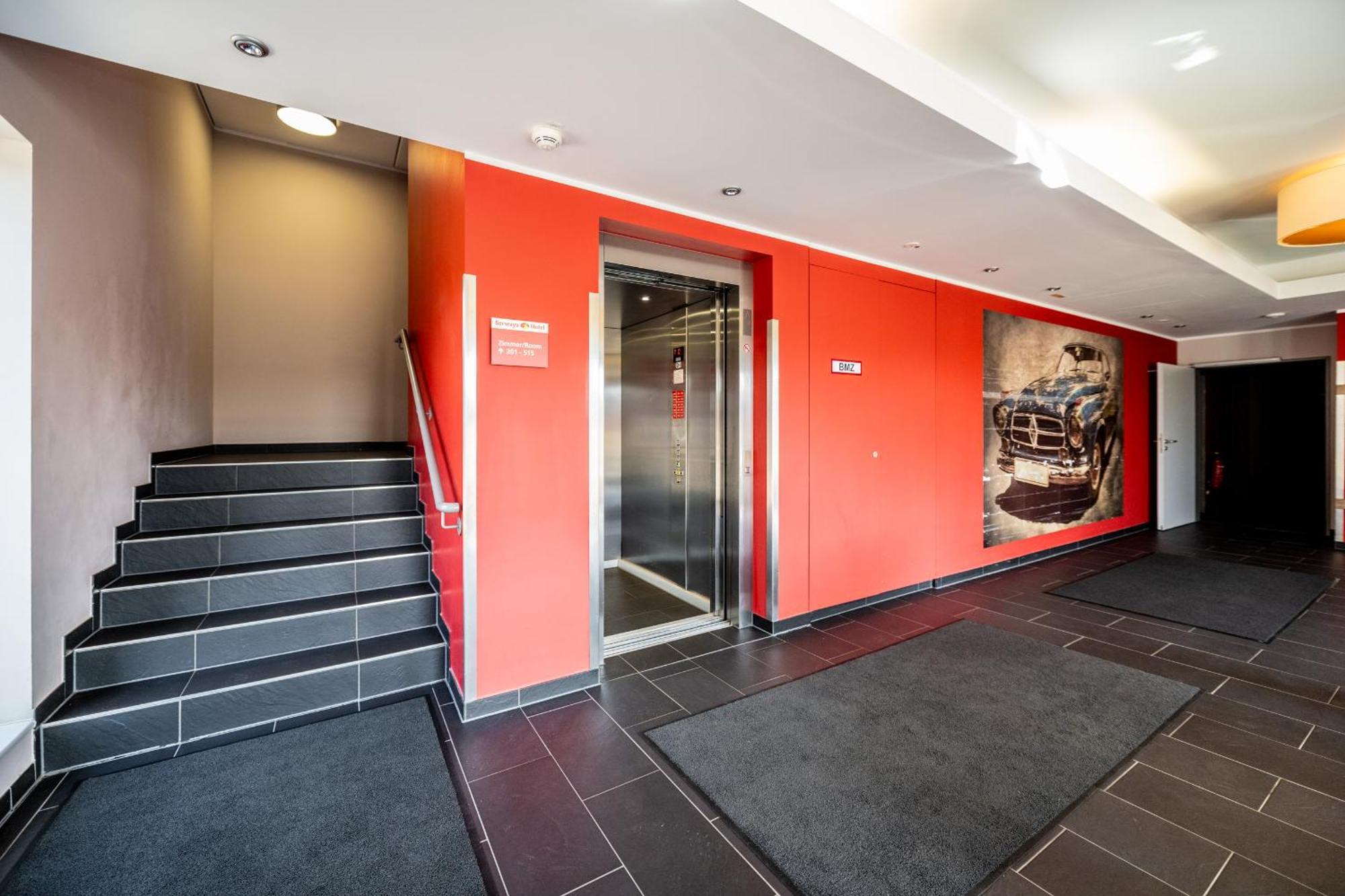 Serways Hotel Feucht Ost מראה חיצוני תמונה