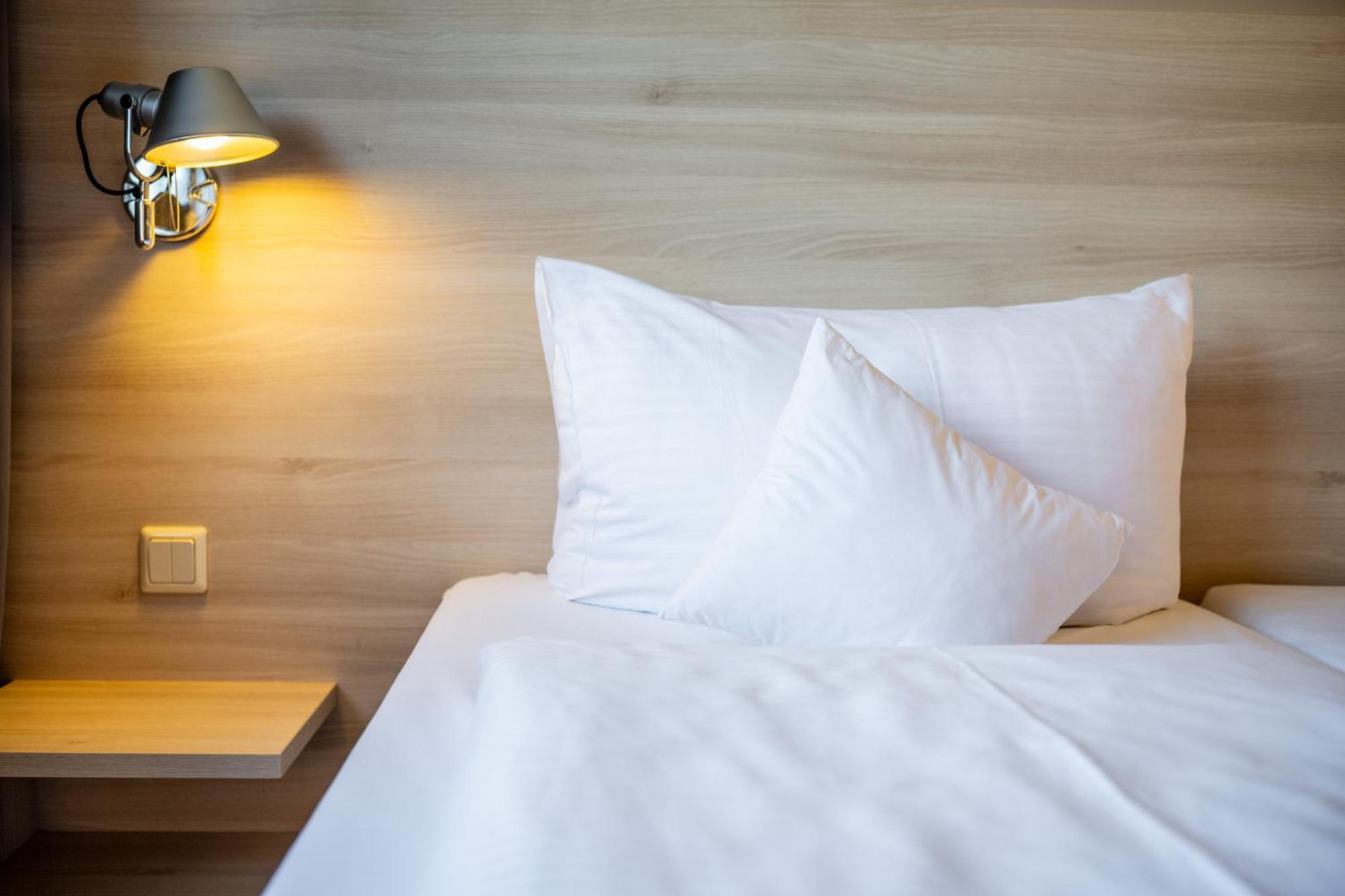 Serways Hotel Feucht Ost מראה חיצוני תמונה