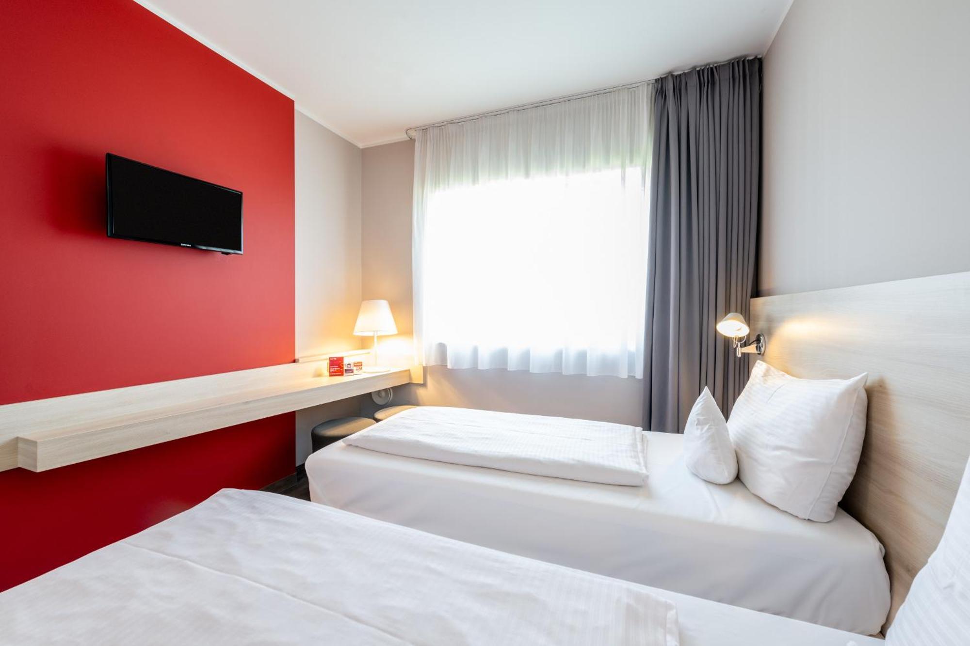 Serways Hotel Feucht Ost מראה חיצוני תמונה
