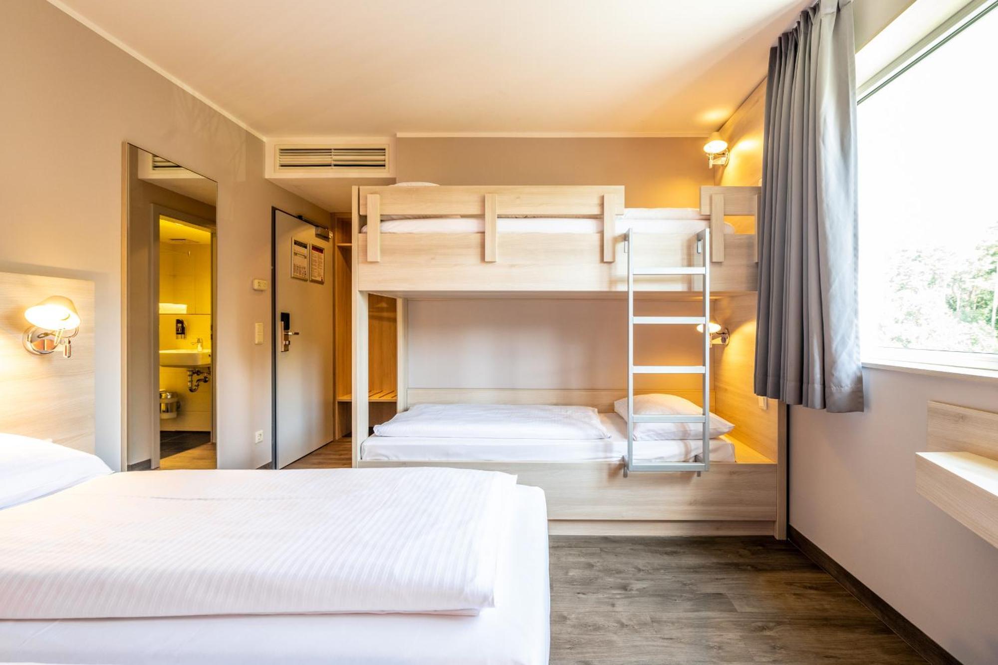 Serways Hotel Feucht Ost מראה חיצוני תמונה