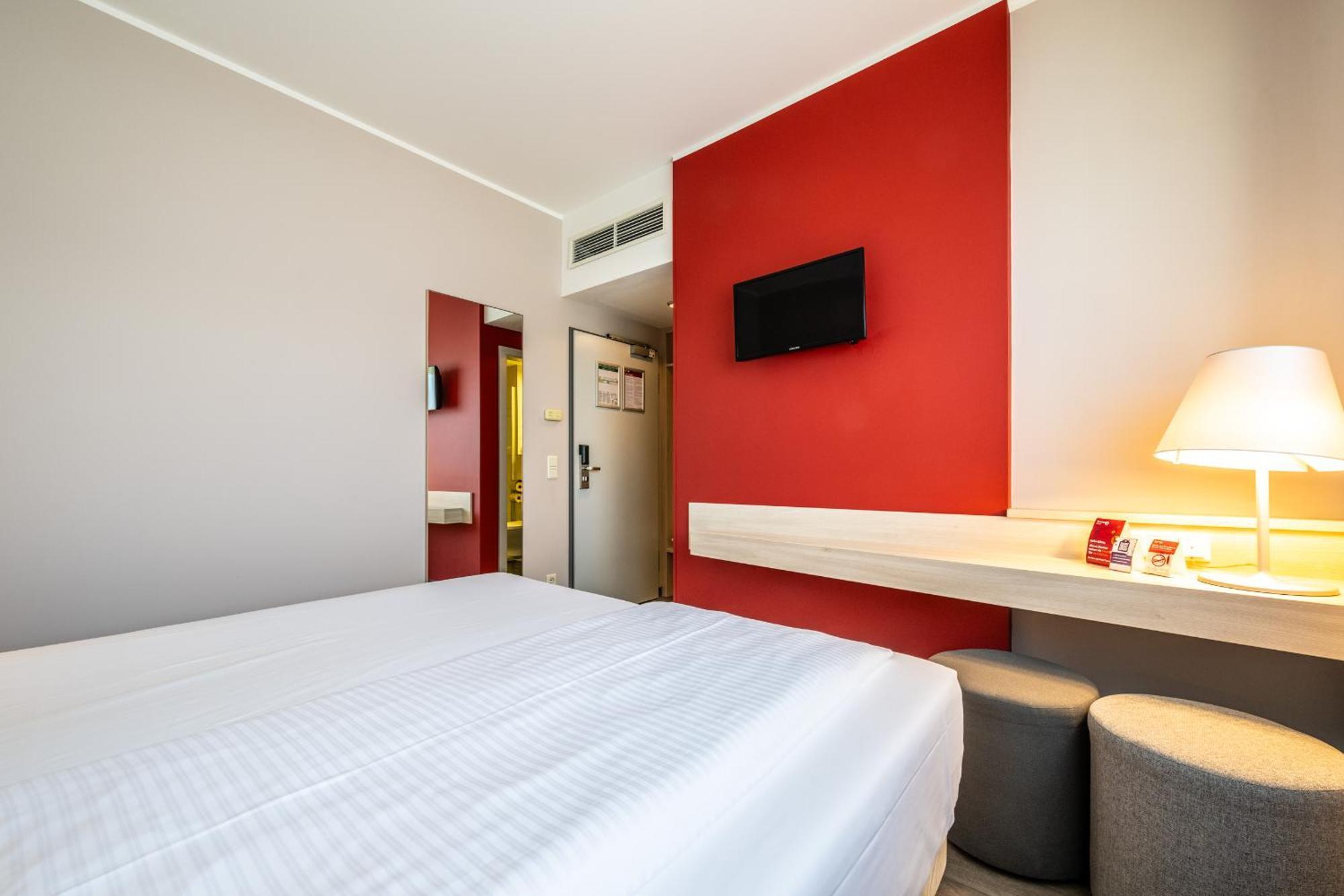 Serways Hotel Feucht Ost מראה חיצוני תמונה