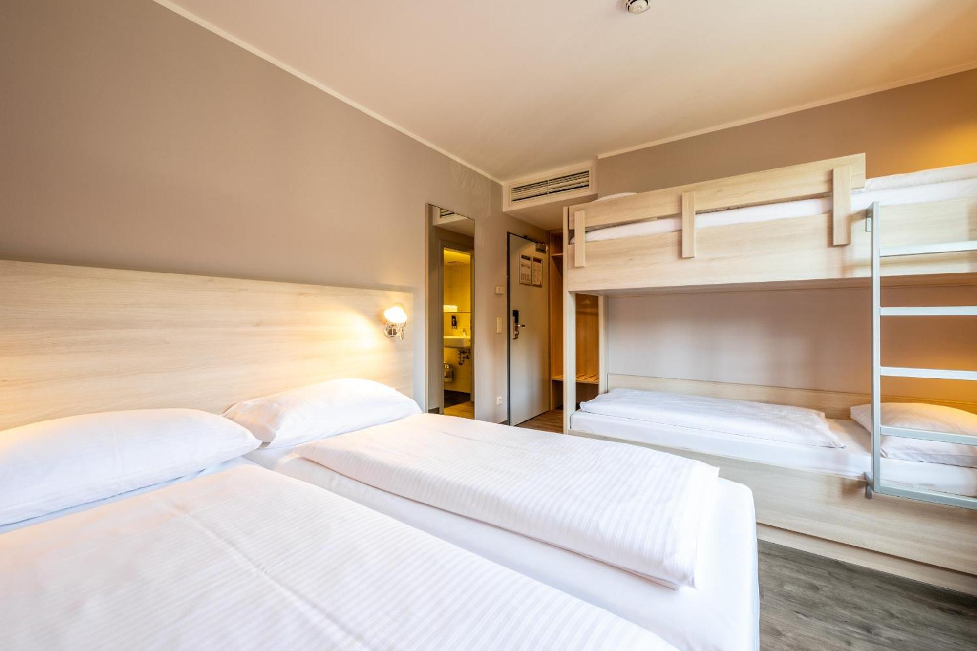 Serways Hotel Feucht Ost מראה חיצוני תמונה