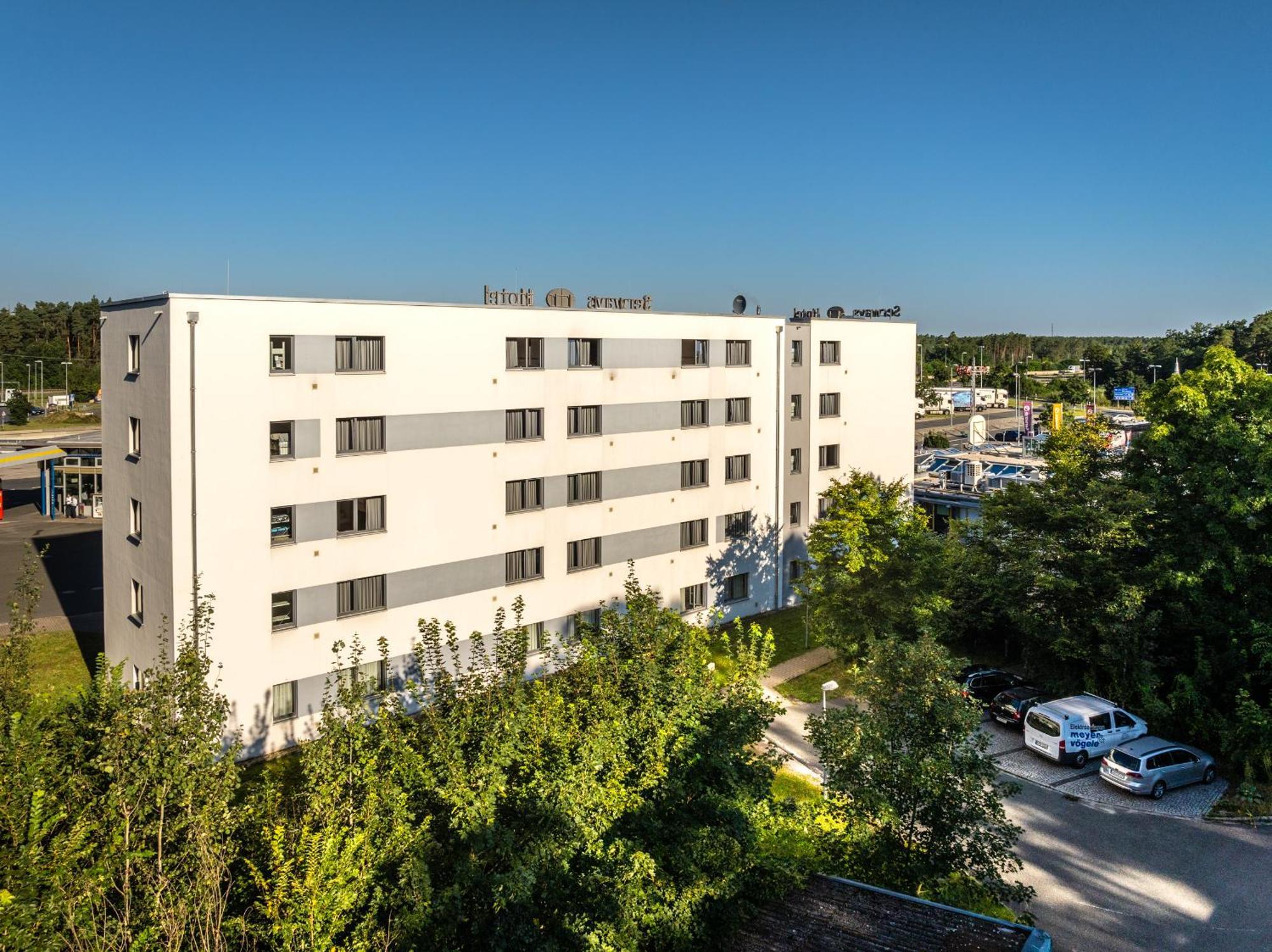 Serways Hotel Feucht Ost מראה חיצוני תמונה