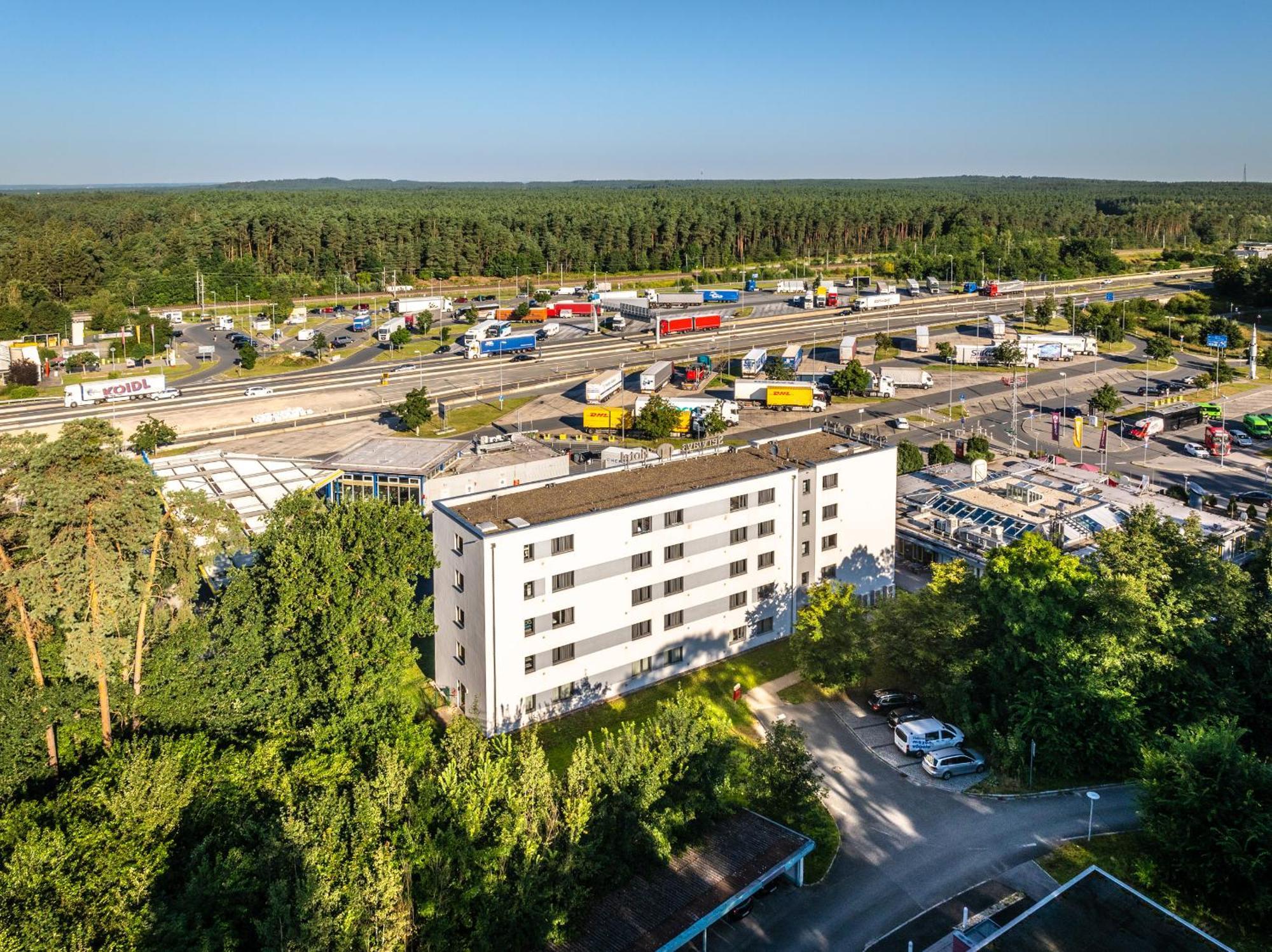 Serways Hotel Feucht Ost מראה חיצוני תמונה